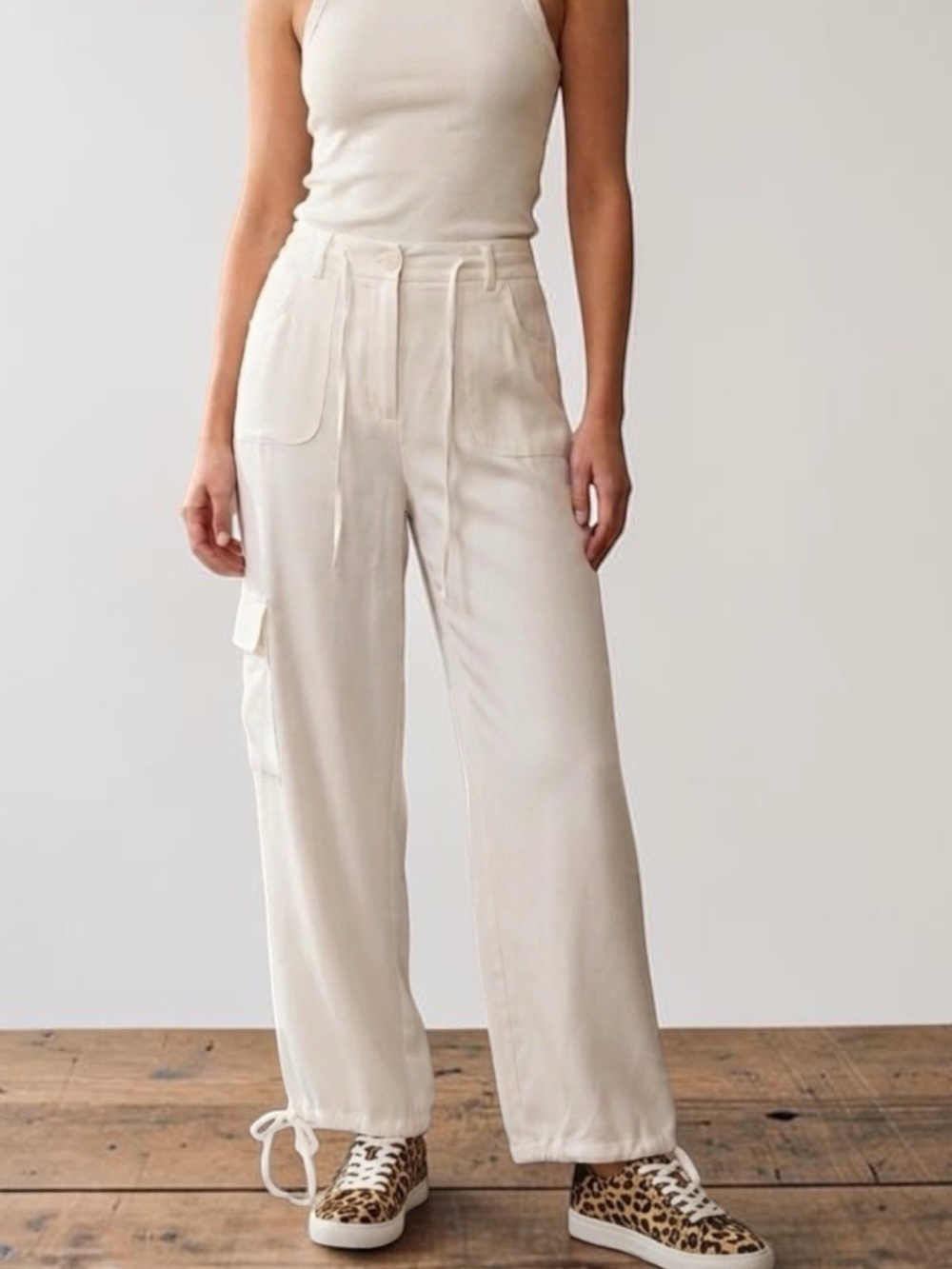 Sincerely Jules Cargo Drawstring ivory pants- NWT